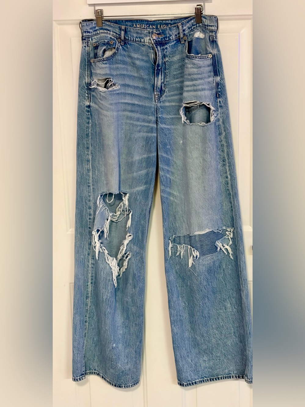 American Eagle Distressed Straight Leg Jeans in Blue